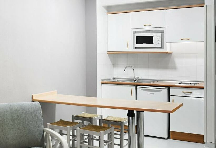 プールの見える1ベッドルームアパートメント, Elba Lucia Sport & Suite