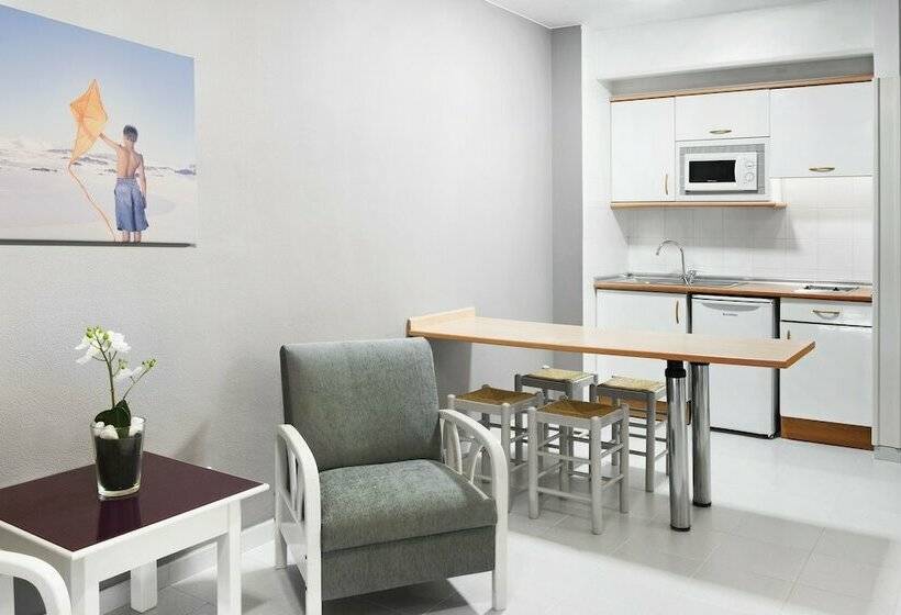 プールの見える1ベッドルームアパートメント, Elba Lucia Sport & Suite