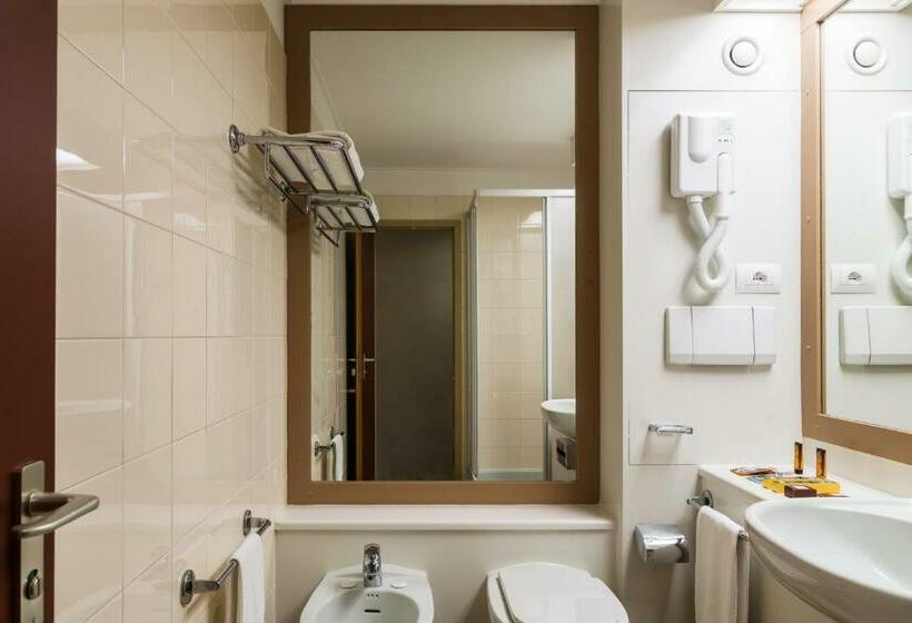 اتاق استاندارد, B&b Hotel Milano Portello