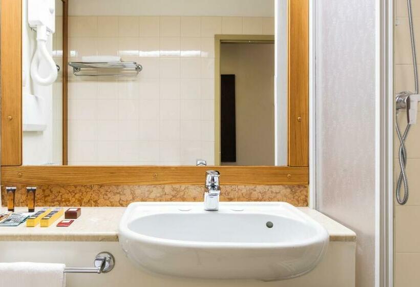 اتاق استاندارد سه نفره, B&b Hotel Milano Portello