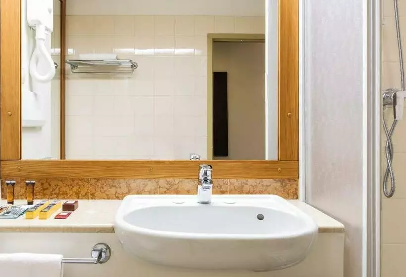 اتاق استاندارد سه نفره, B&b Hotel Milano Portello