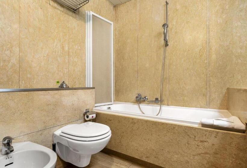 اتاق استاندارد سه نفره, B&b Hotel Milano Portello