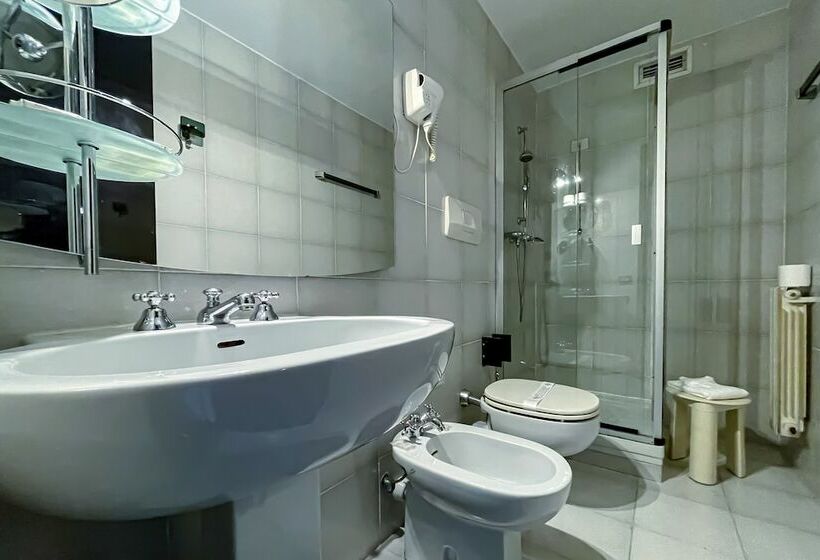 Pokój Standard, Britannia