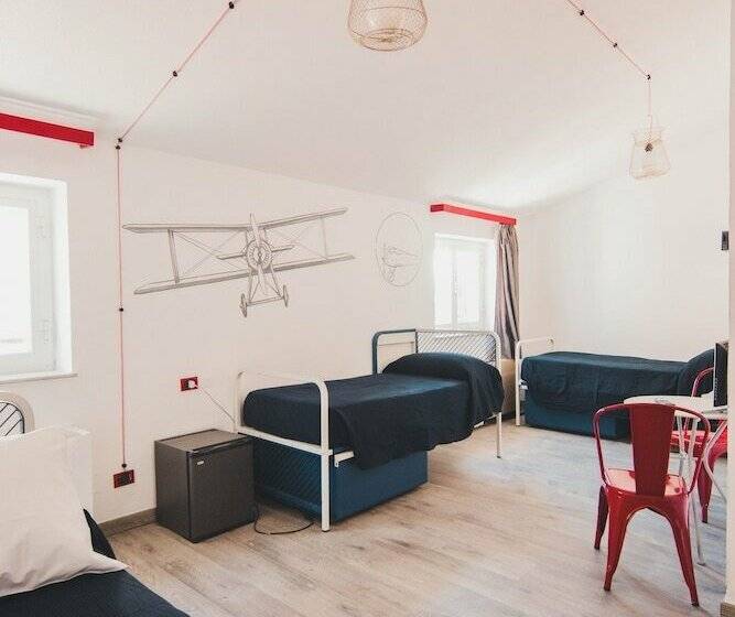 Pokój Rodzinny, Britannia