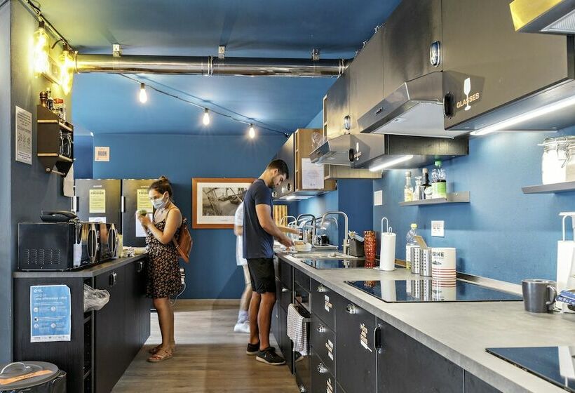 Pokój Rodzinny, Britannia