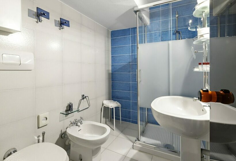 Pokój Czteroosobowy Standard, Britannia