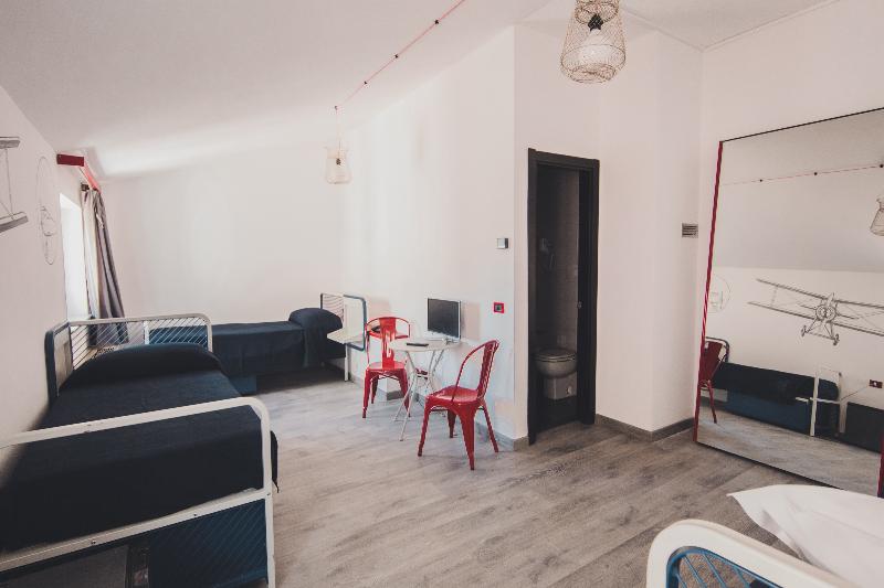 Pokój Standard, Britannia