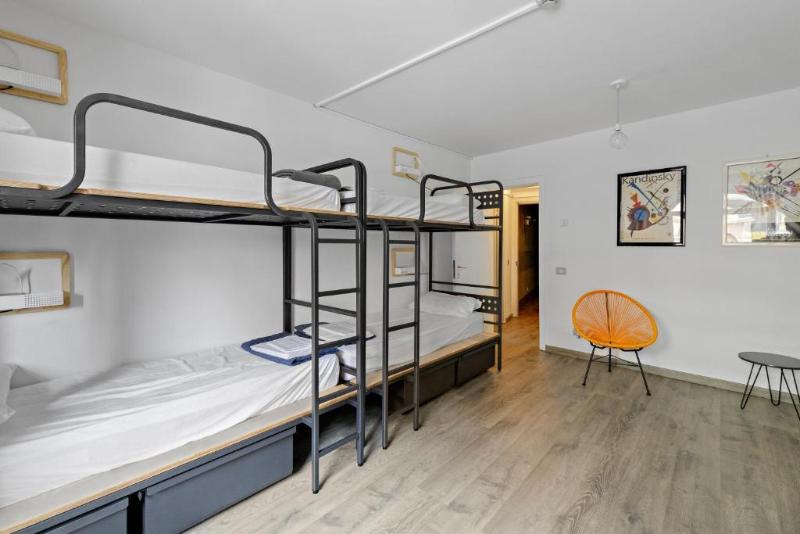 Pokój Rodzinny, Britannia