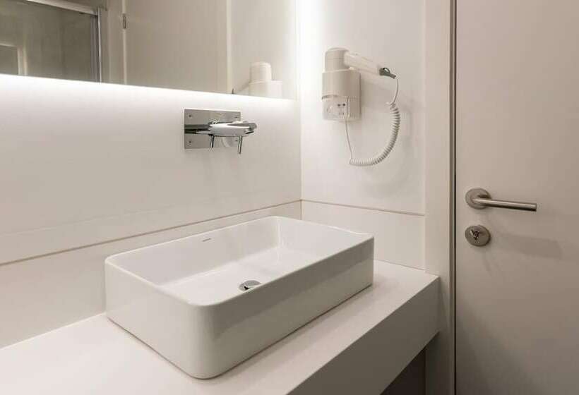 غرفة قياسية ثلاثية, Canadiano Urban Nature