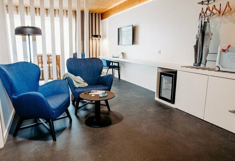 جناح جونيور, Canadiano Urban Nature