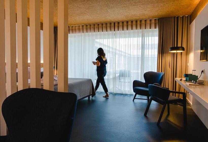 جناح جونيور, Canadiano Urban Nature