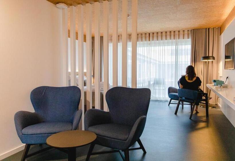 جناح جونيور, Canadiano Urban Nature