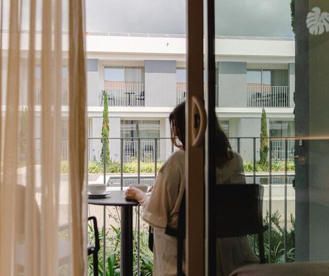 جناح جونيور, Canadiano Urban Nature