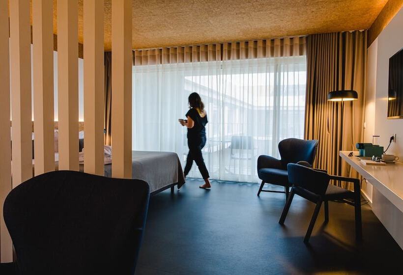 جناح جونيور, Canadiano Urban Nature