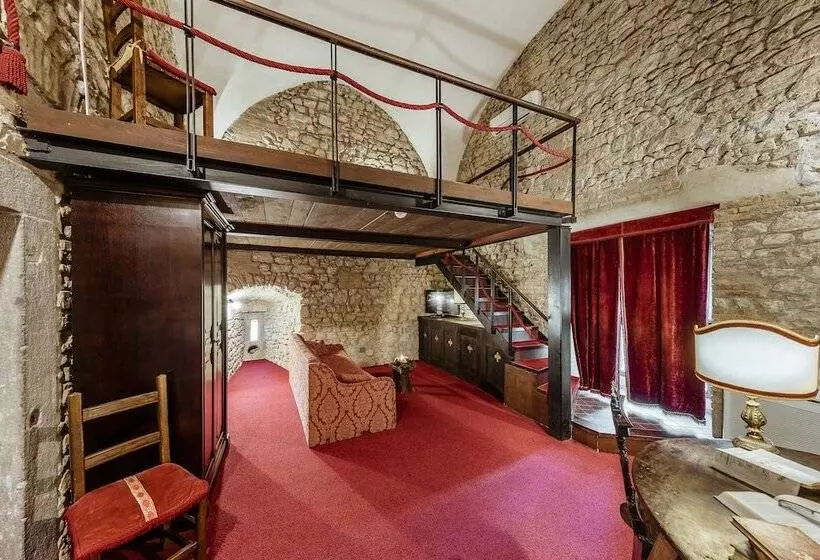 スイート, Castello Orsini