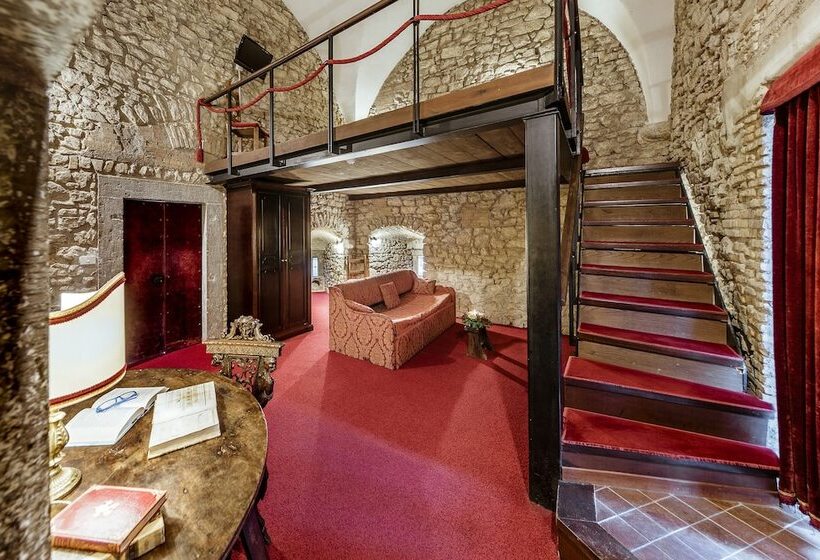 スイート, Castello Orsini