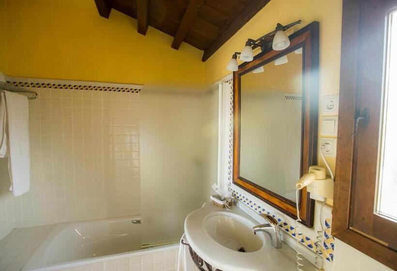 Standard Triple Room with Terrace, Cigarral De Caravantes