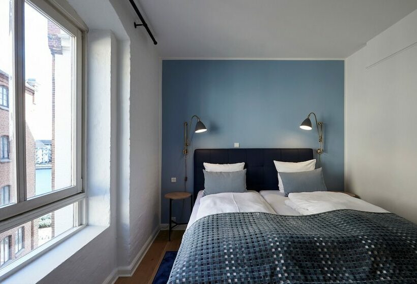 Camera Standard, Copenhagen Strand