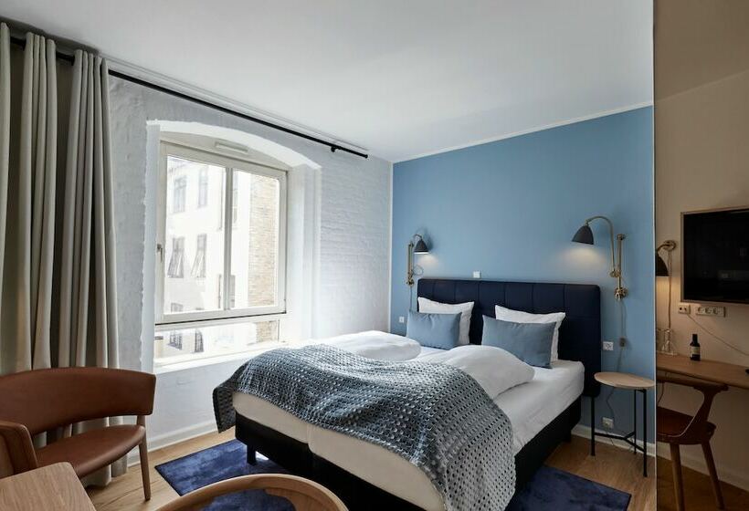 Camera Standard, Copenhagen Strand