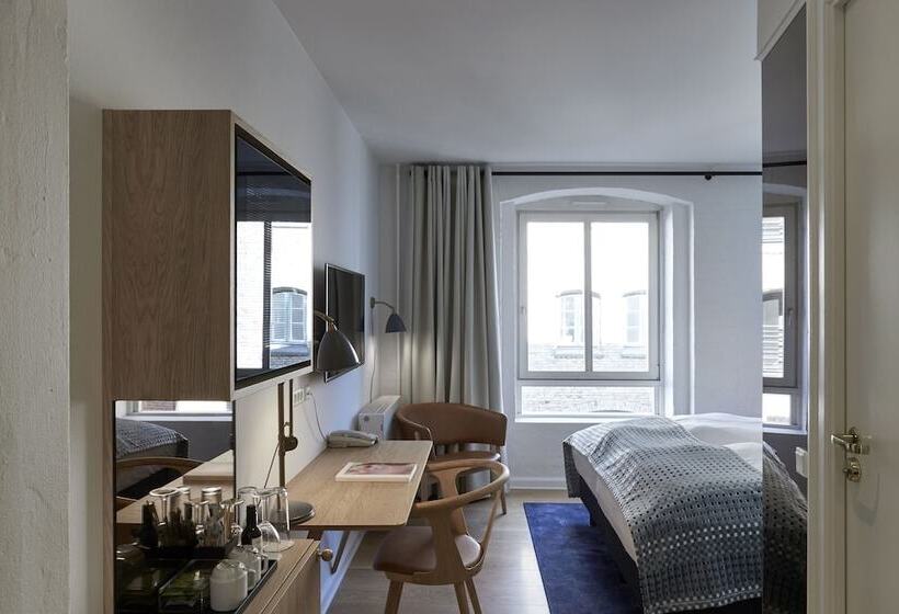 Camera Standard, Copenhagen Strand