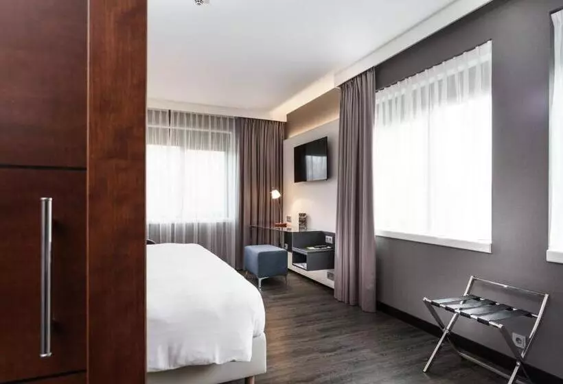 اتاق لوکس با تخت بزرگ, Courtyard By Marriott Amsterdam Airport