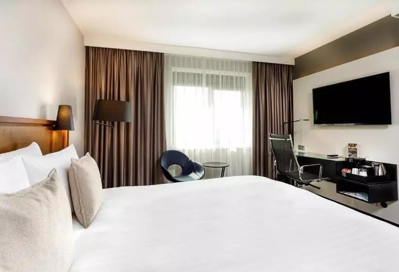 اتاق سوپریور با تخت بزرگ, Courtyard By Marriott Amsterdam Airport