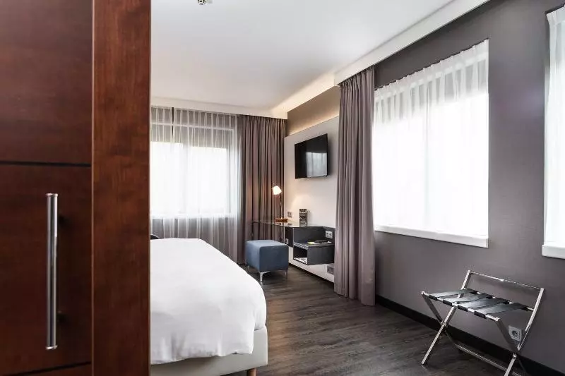 اتاق لوکس با تخت بزرگ, Courtyard By Marriott Amsterdam Airport