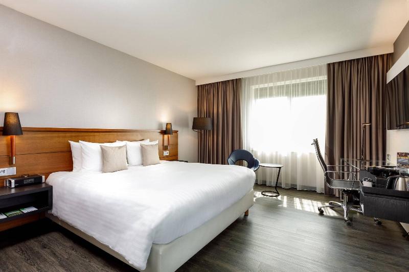 디럭스 룸 킹사이즈 침대, Courtyard By Marriott Amsterdam Airport