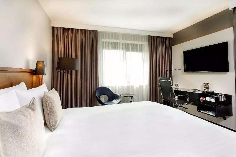 اتاق سوپریور با تخت بزرگ, Courtyard By Marriott Amsterdam Airport