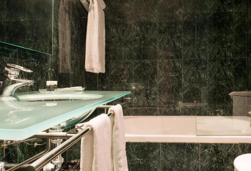 اتاق استاندارد سه نفره, Exe Cuenca