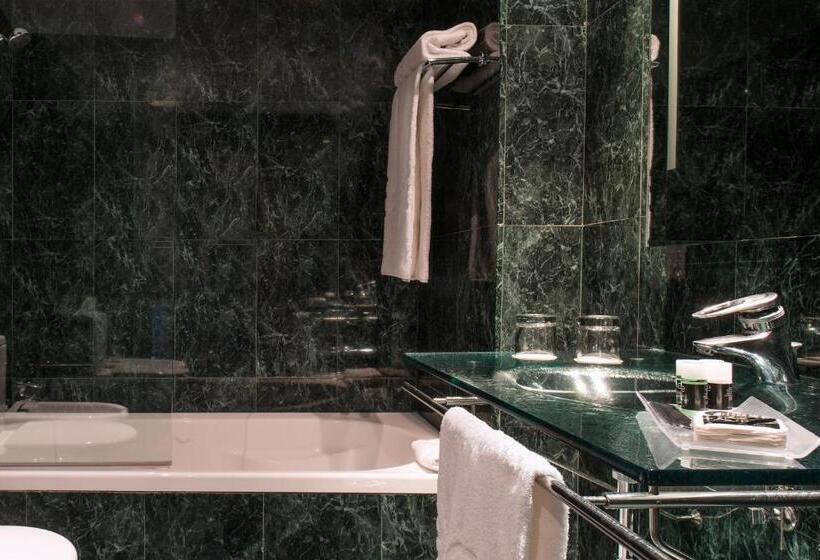 اتاق استاندارد سه نفره, Exe Cuenca