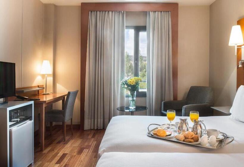 اتاق استاندارد سه نفره, Exe Cuenca