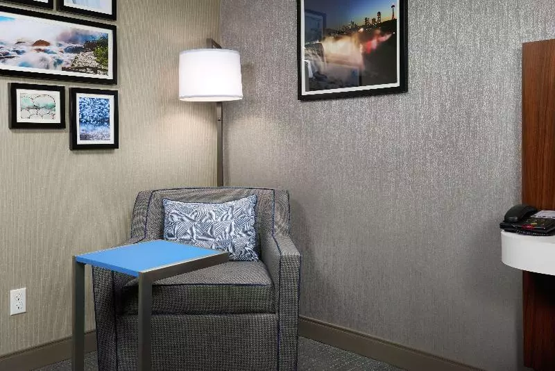 Standard-huone King-vuode, Hampton Inn Niagara Falls
