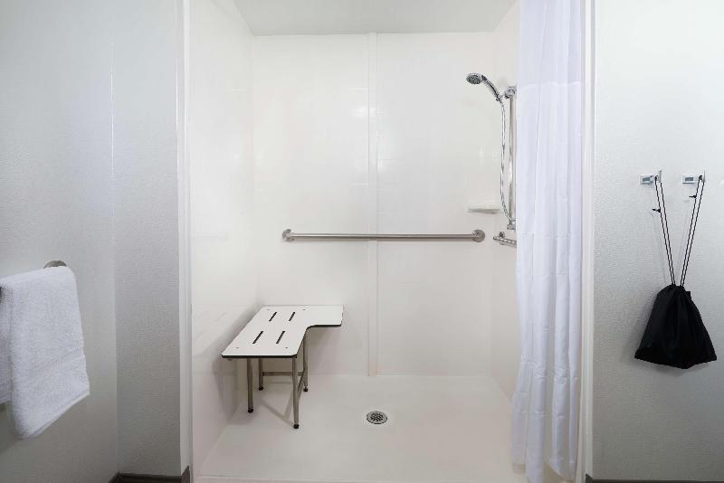 חדר סטנדרט עם מיטת קינג, Hampton Inn Niagara Falls