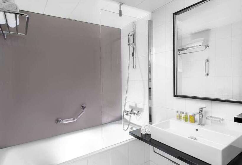 اتاق خانوادگی, Hilton Prague