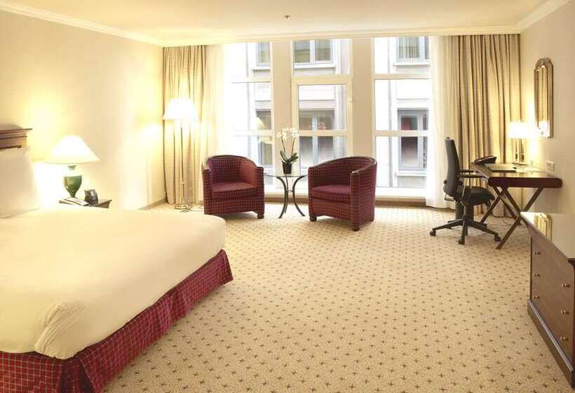 اتاق خانوادگی, Hilton Prague
