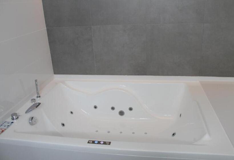 デラックススイート, Hollywood