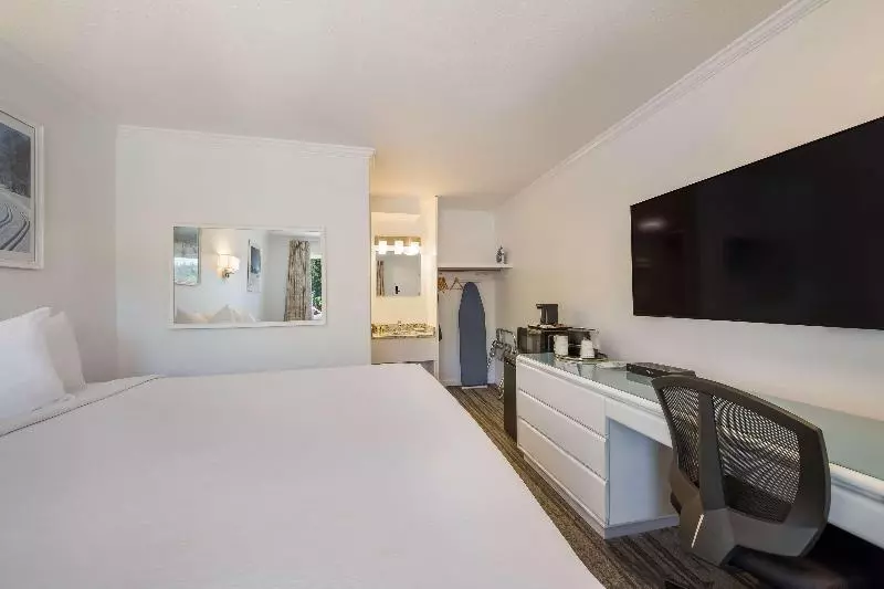 Standard-huone King-vuode, Surestay Hotel By Best Western Rossland Red Mountain