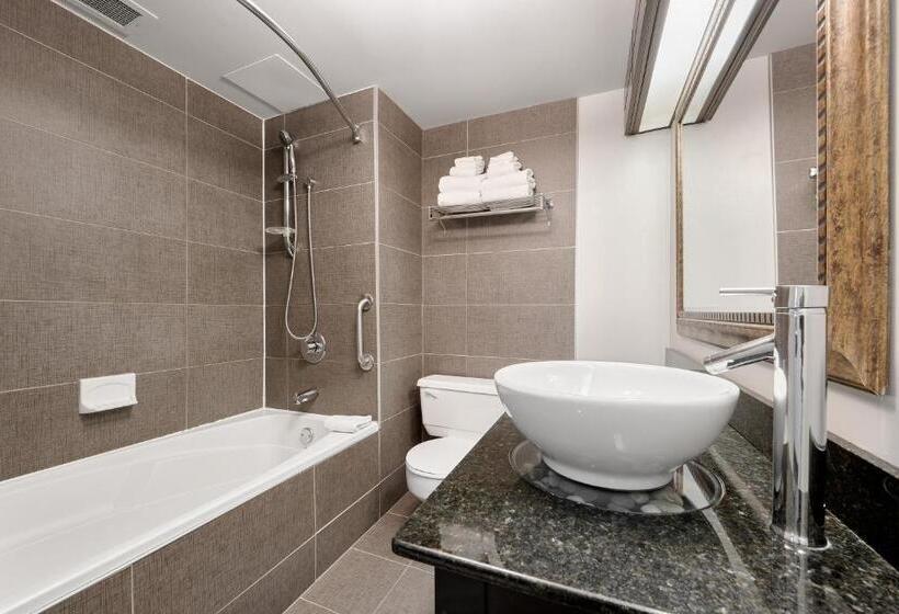 Люкс Престиж, Travelodge By Wyndham Quebec City Hotel & Convention Centre