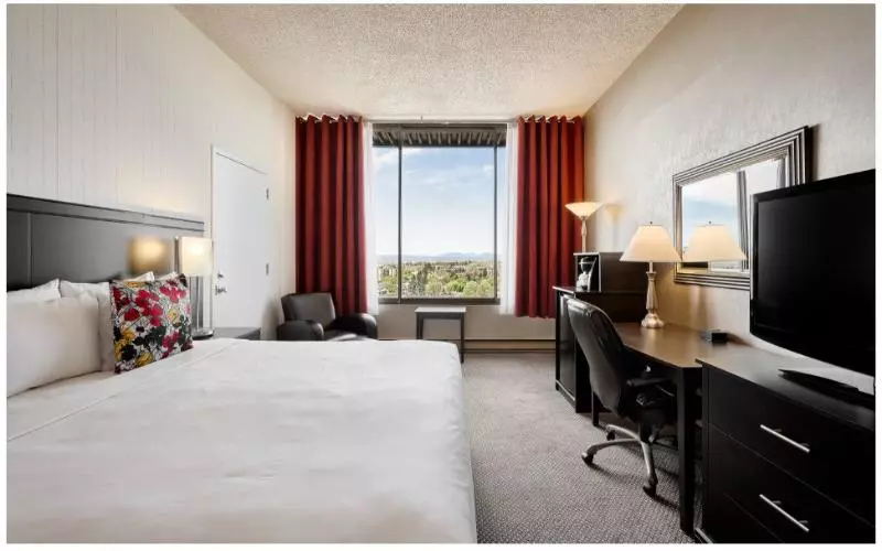 キングサイズベッドのスタンダードルーム, Travelodge By Wyndham Quebec City Hotel & Convention Centre