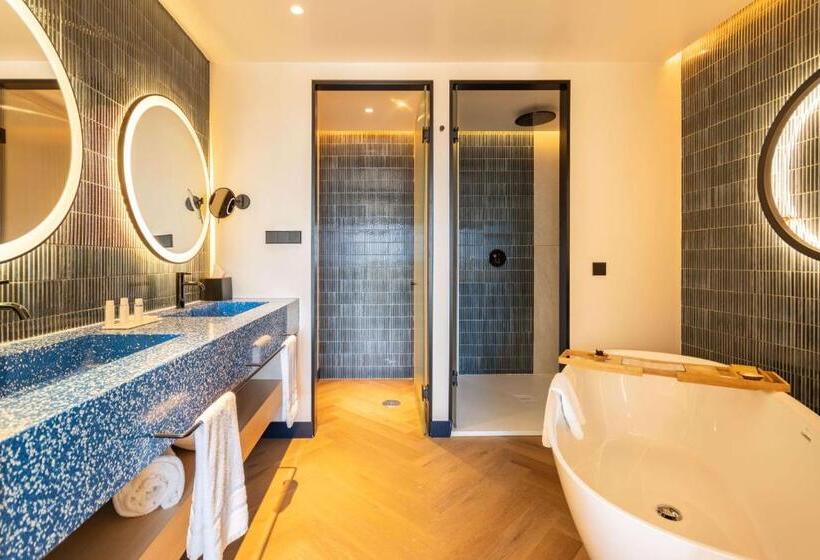 جناح جونيور, Yaramar  Adults Recommended