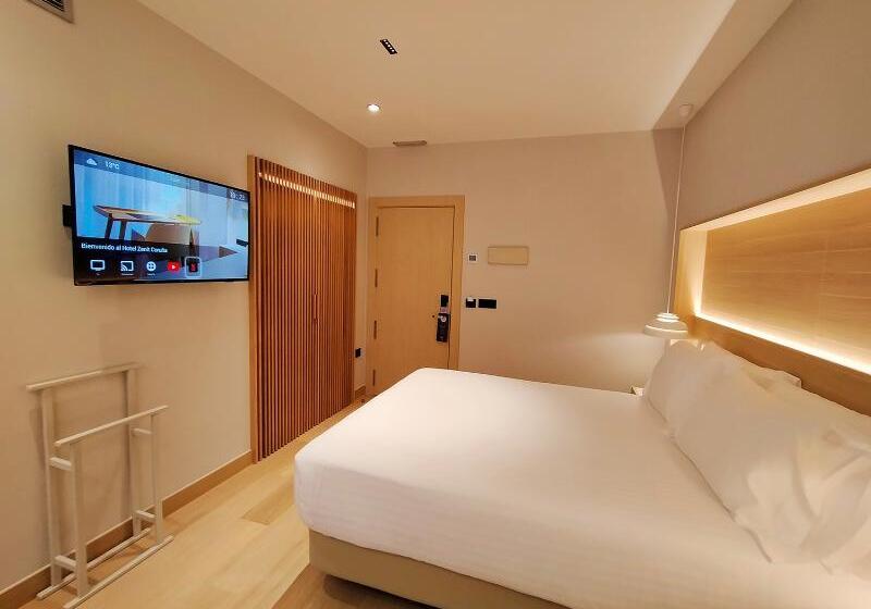 标准间, Zenit Coruna