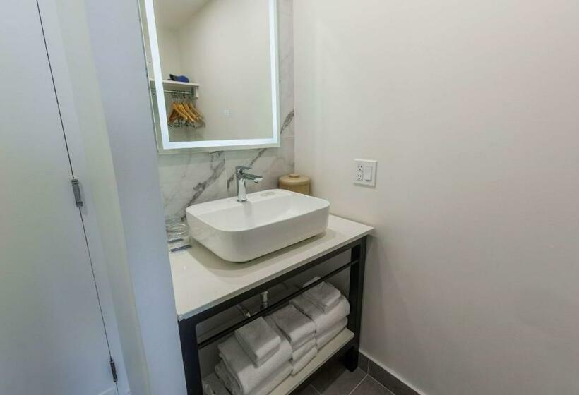 غرفه قياسيه سريرين مزدوجين, Travelodge By Wyndham Quebec City Hotel & Convention Centre