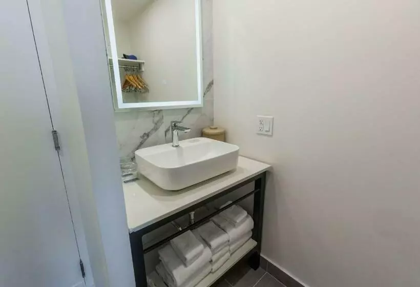 ２ダブルベッドのスタンダードルーム, Travelodge By Wyndham Quebec City Hotel & Convention Centre
