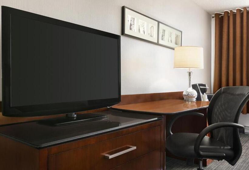 غرفة قياسية سرير كينج, Travelodge By Wyndham Quebec City Hotel & Convention Centre