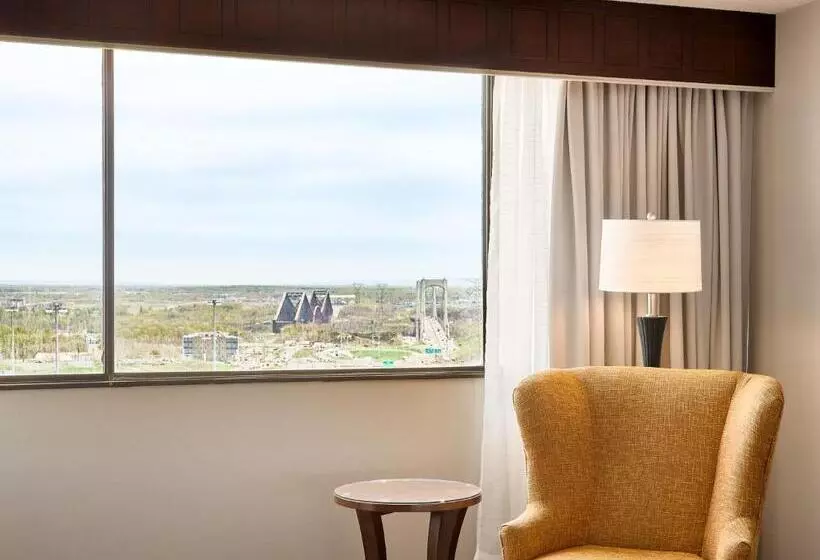 キングサイズベッドのスタンダードルーム, Travelodge By Wyndham Quebec City Hotel & Convention Centre