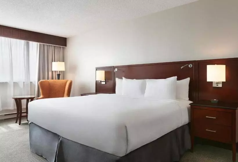 キングサイズベッドのスタンダードルーム, Travelodge By Wyndham Quebec City Hotel & Convention Centre