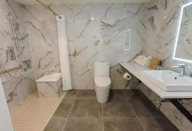 身障者適用キングサイズベッドルーム, Travelodge By Wyndham Quebec City Hotel & Convention Centre
