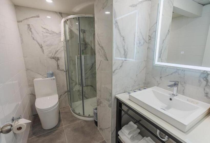 Номер Стандарт, Travelodge By Wyndham Quebec City Hotel & Convention Centre
