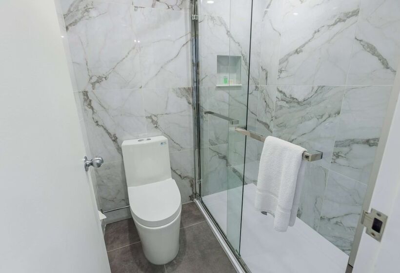 غرفة ديلوكس, Travelodge By Wyndham Quebec City Hotel & Convention Centre